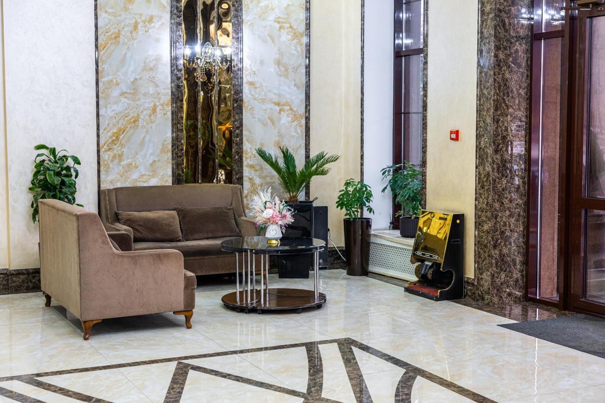 Plaza Hotel Alma-Ata Buitenkant foto
