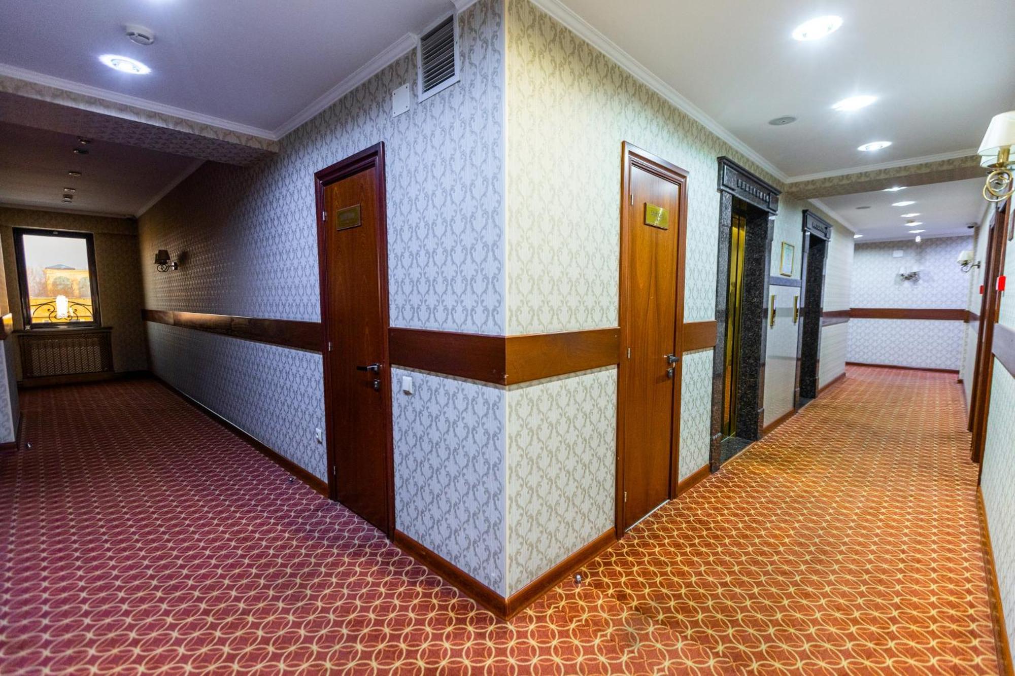 Plaza Hotel Alma-Ata Buitenkant foto
