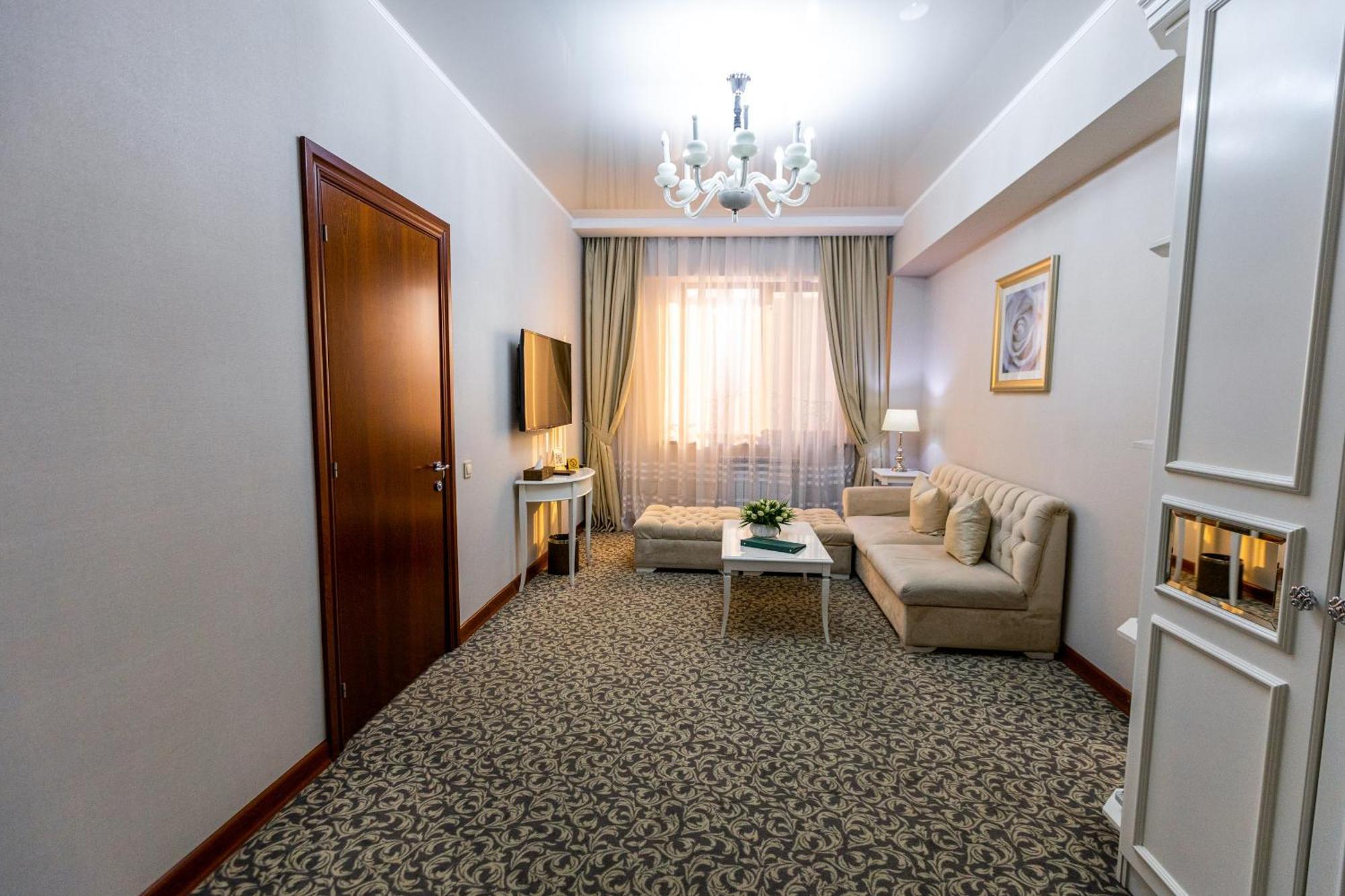 Plaza Hotel Alma-Ata Kamer foto