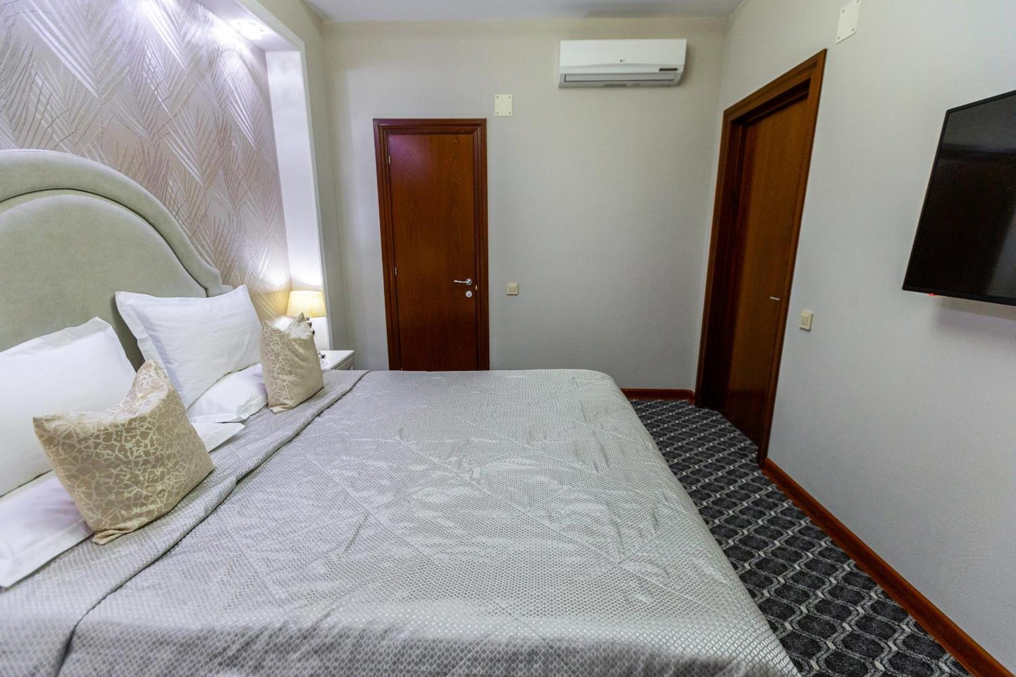 Plaza Hotel Alma-Ata Kamer foto
