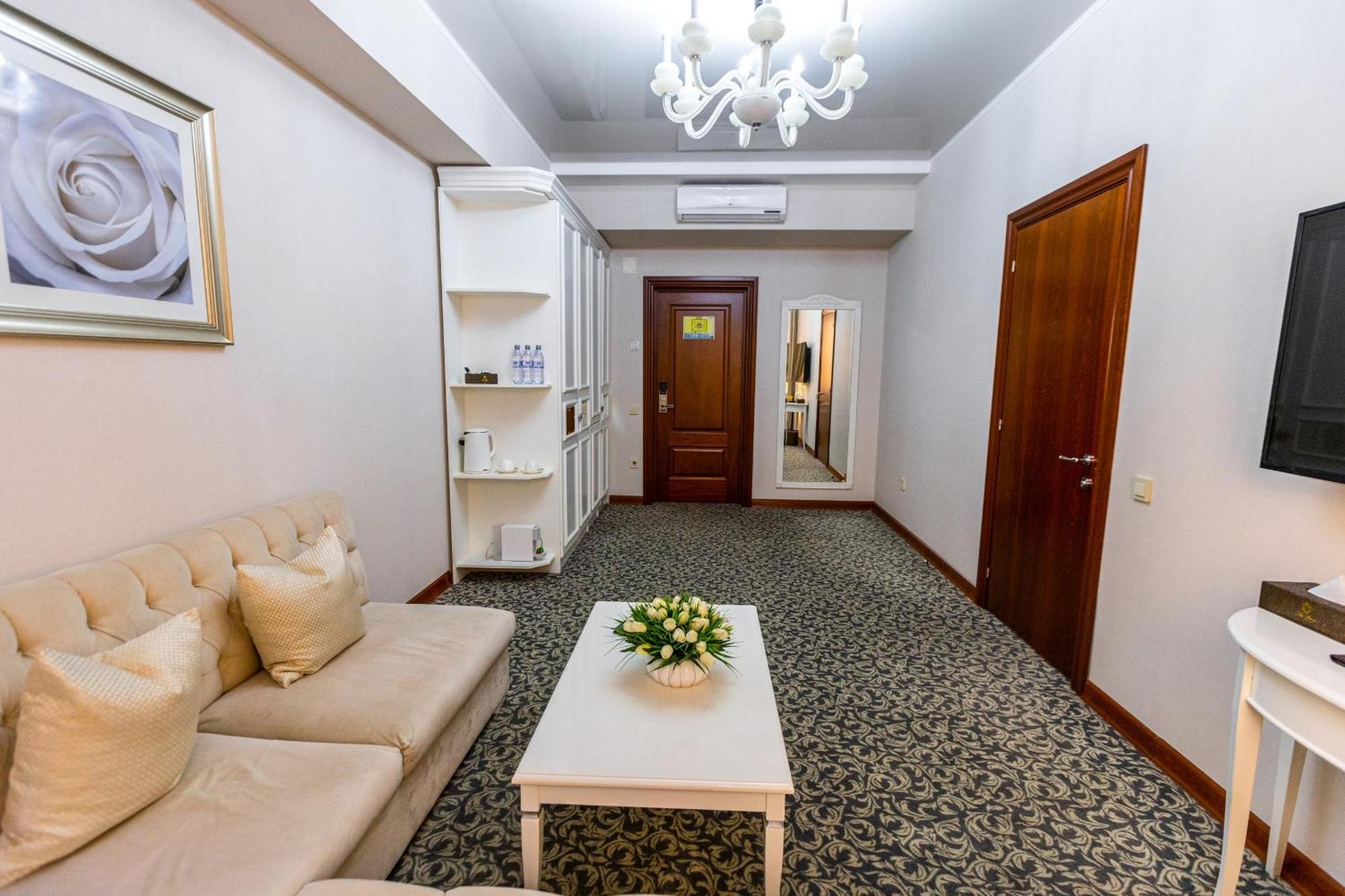 Plaza Hotel Alma-Ata Kamer foto