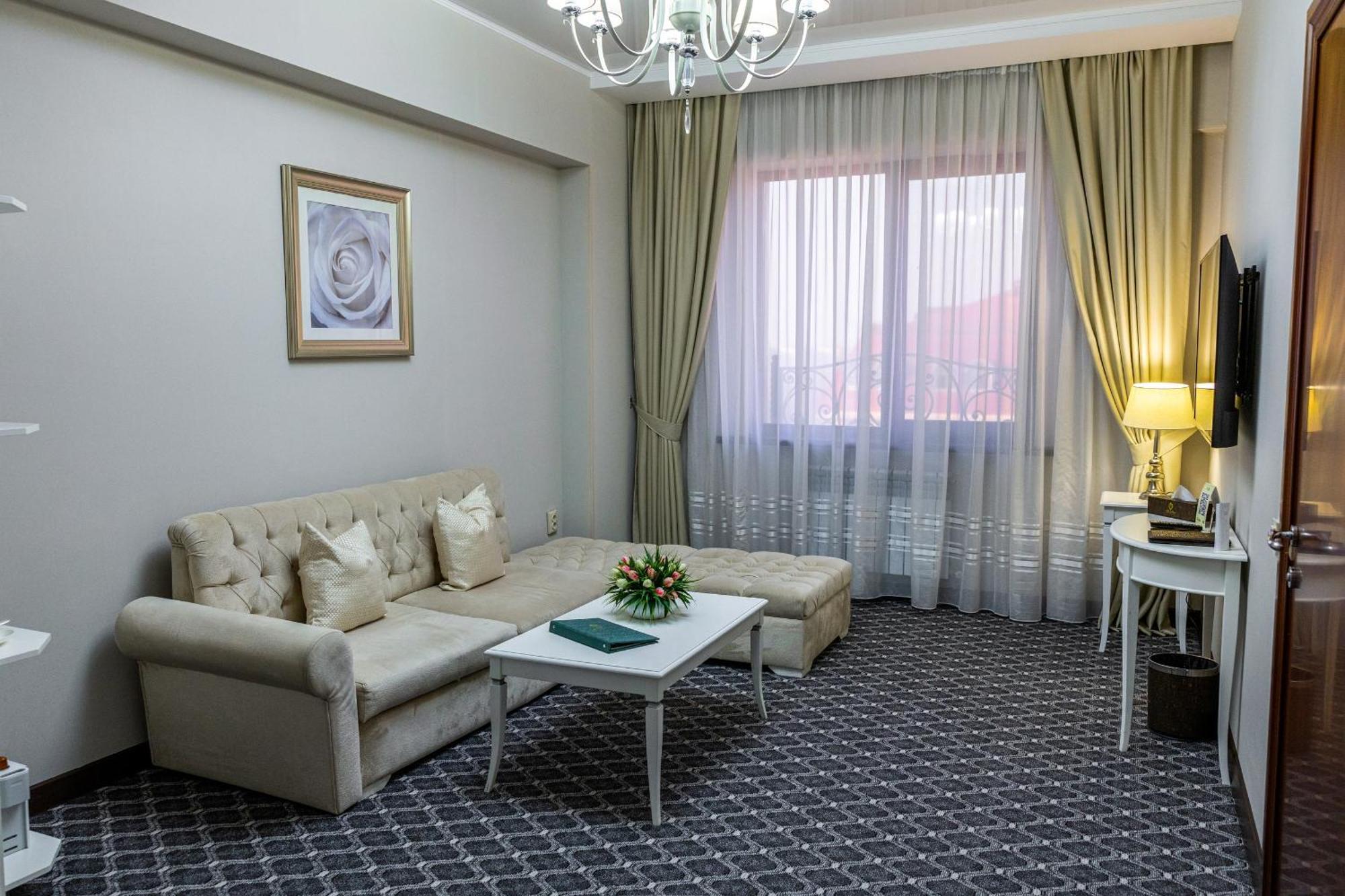 Plaza Hotel Alma-Ata Kamer foto