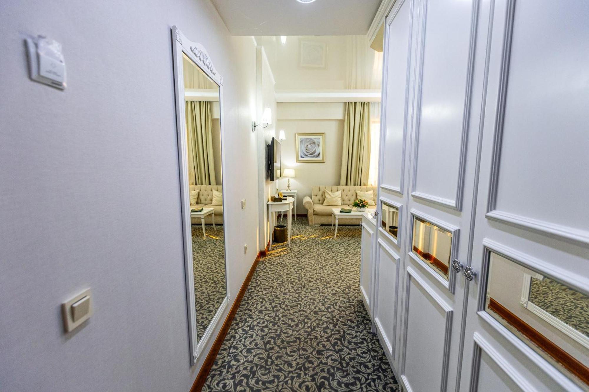 Plaza Hotel Alma-Ata Kamer foto