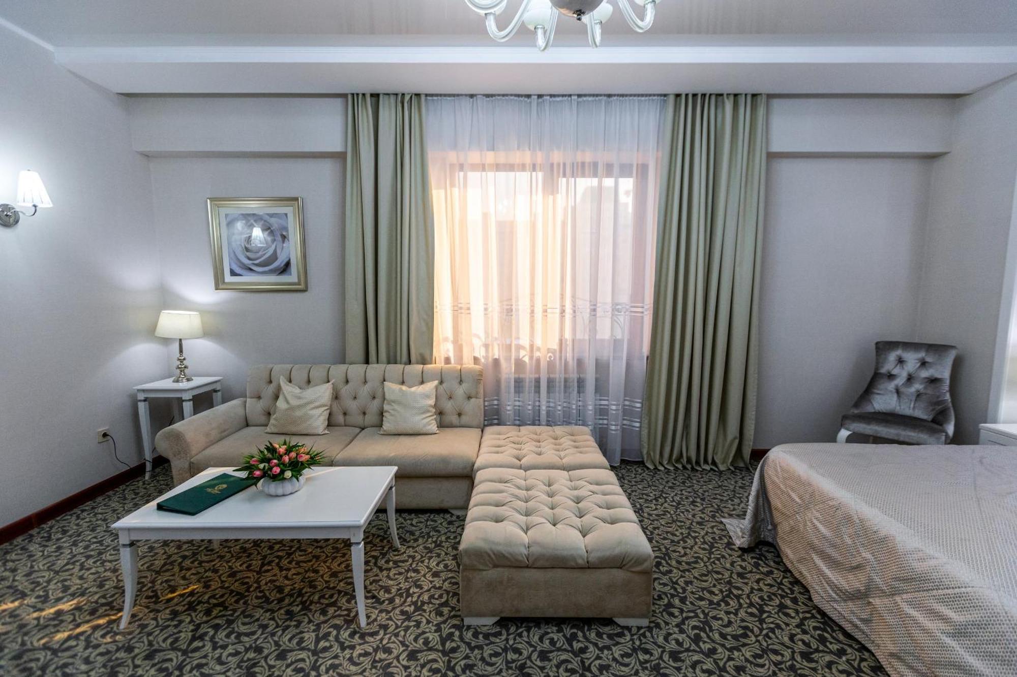 Plaza Hotel Alma-Ata Kamer foto
