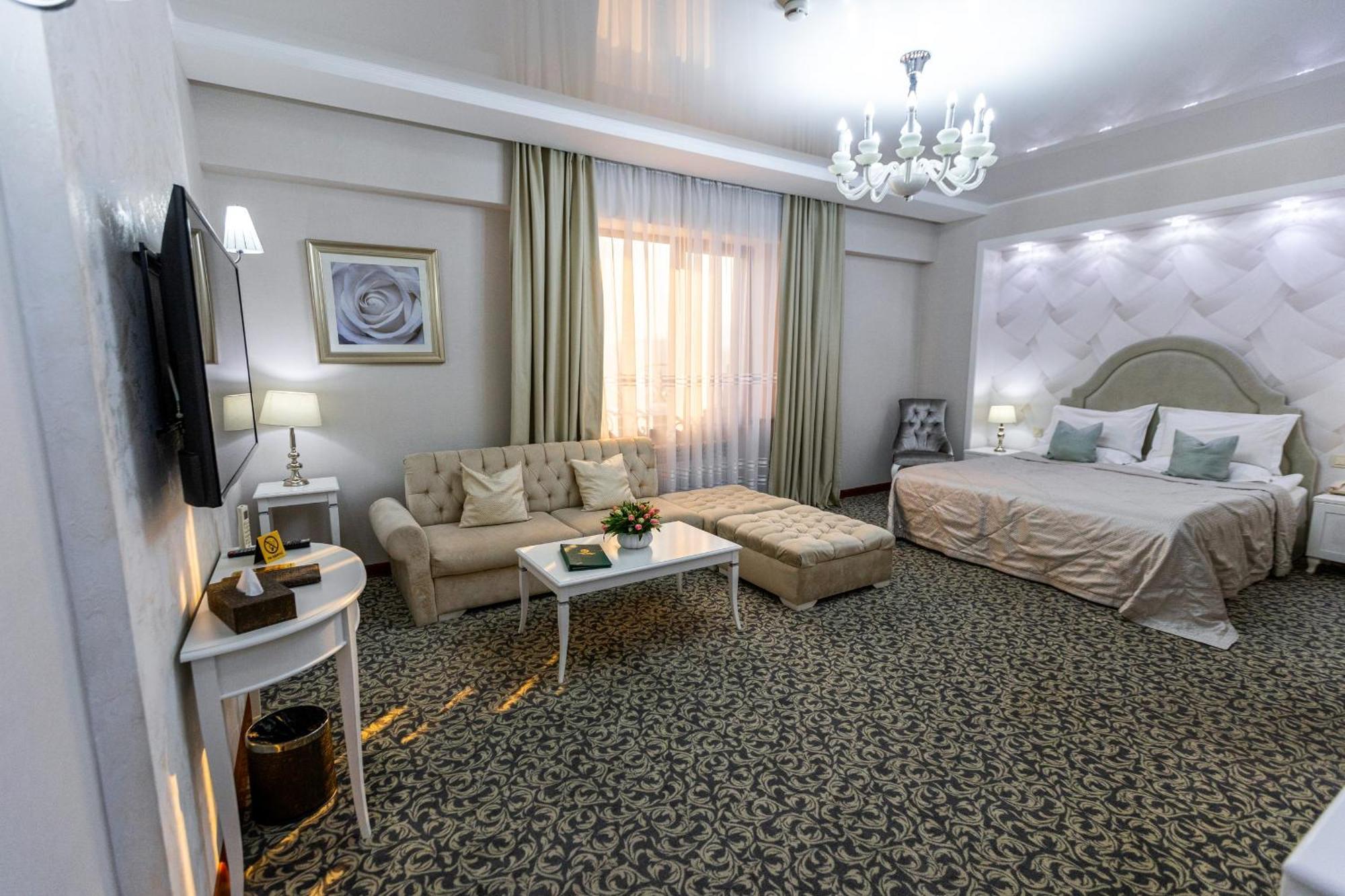Plaza Hotel Alma-Ata Kamer foto