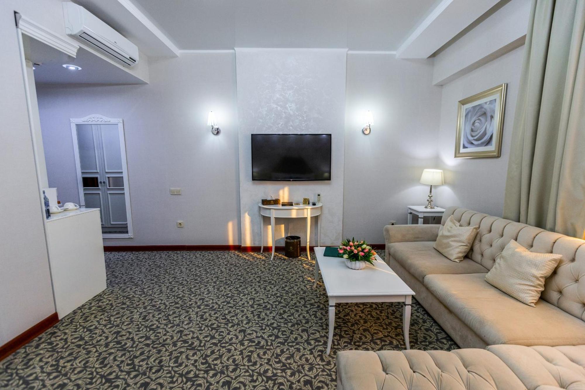 Plaza Hotel Alma-Ata Kamer foto
