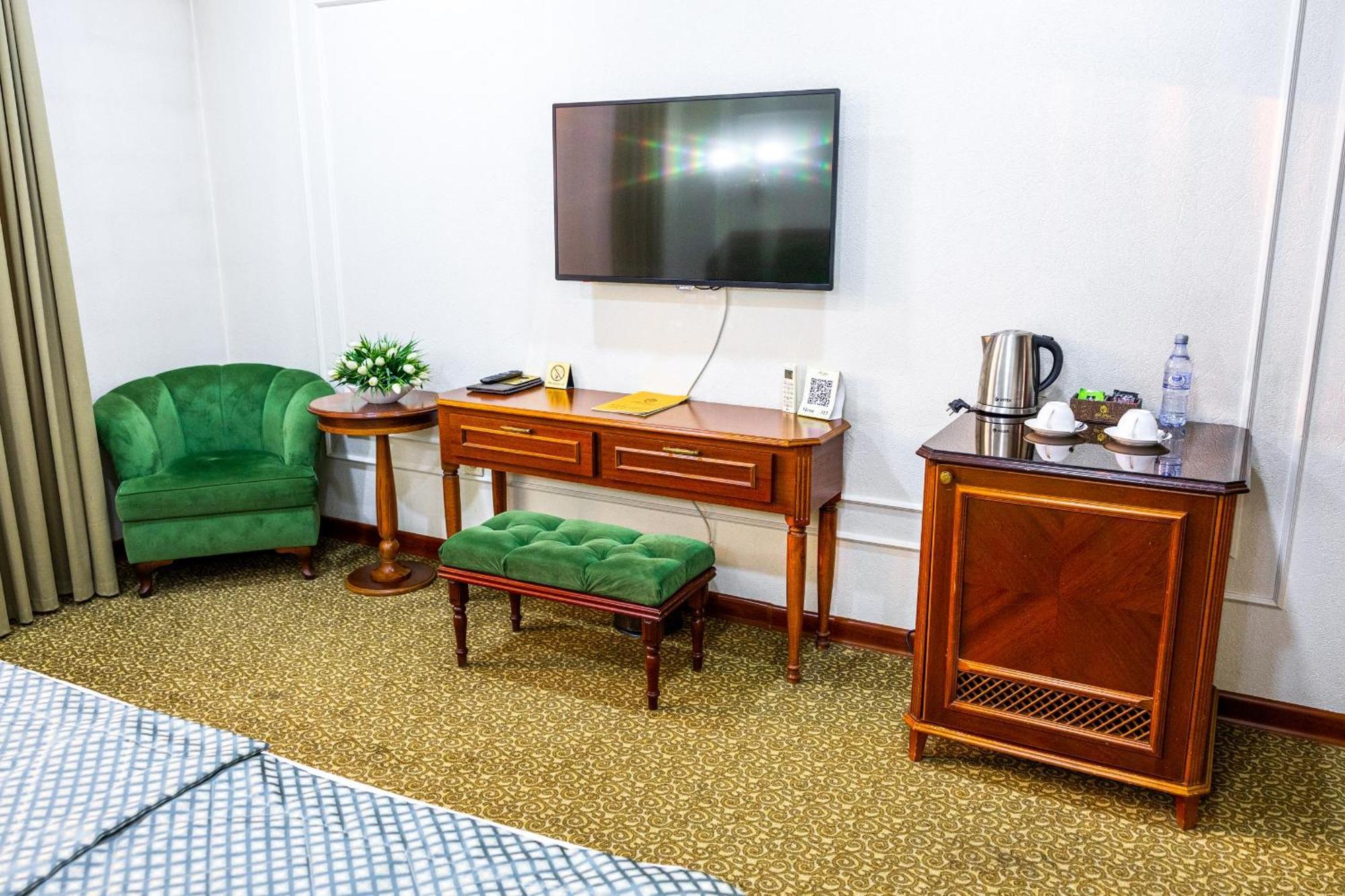 Plaza Hotel Alma-Ata Kamer foto