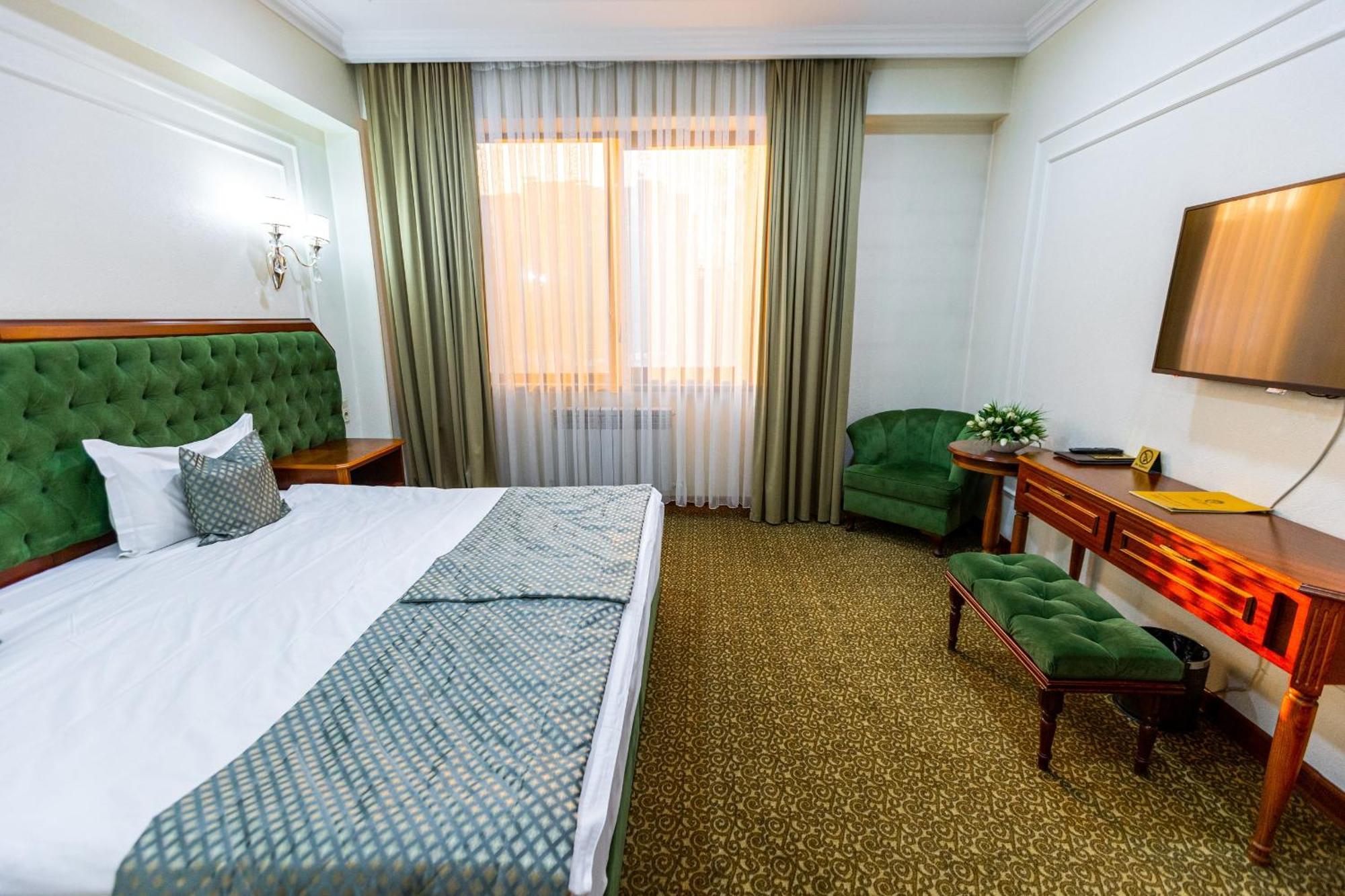 Plaza Hotel Alma-Ata Kamer foto