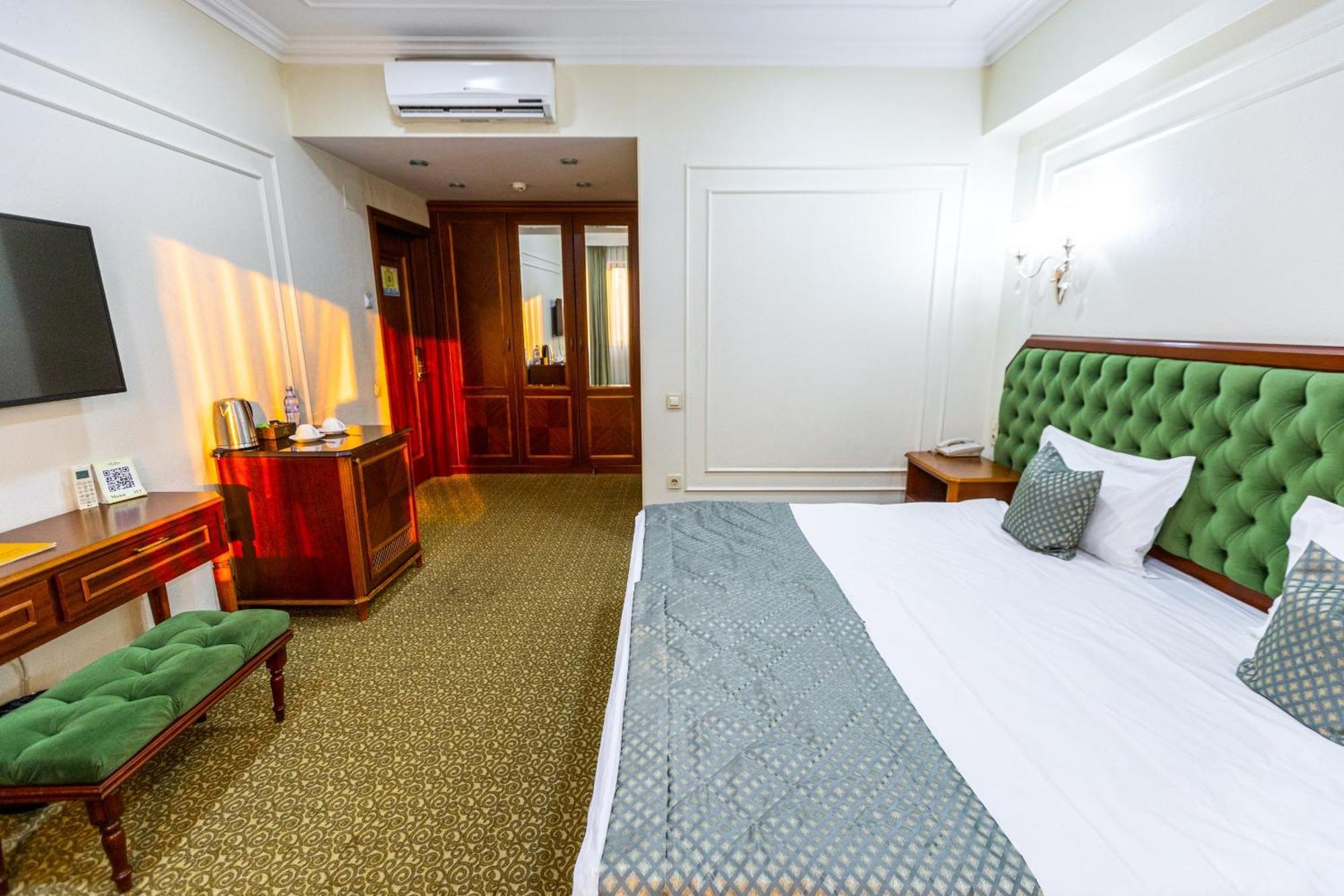 Plaza Hotel Alma-Ata Kamer foto