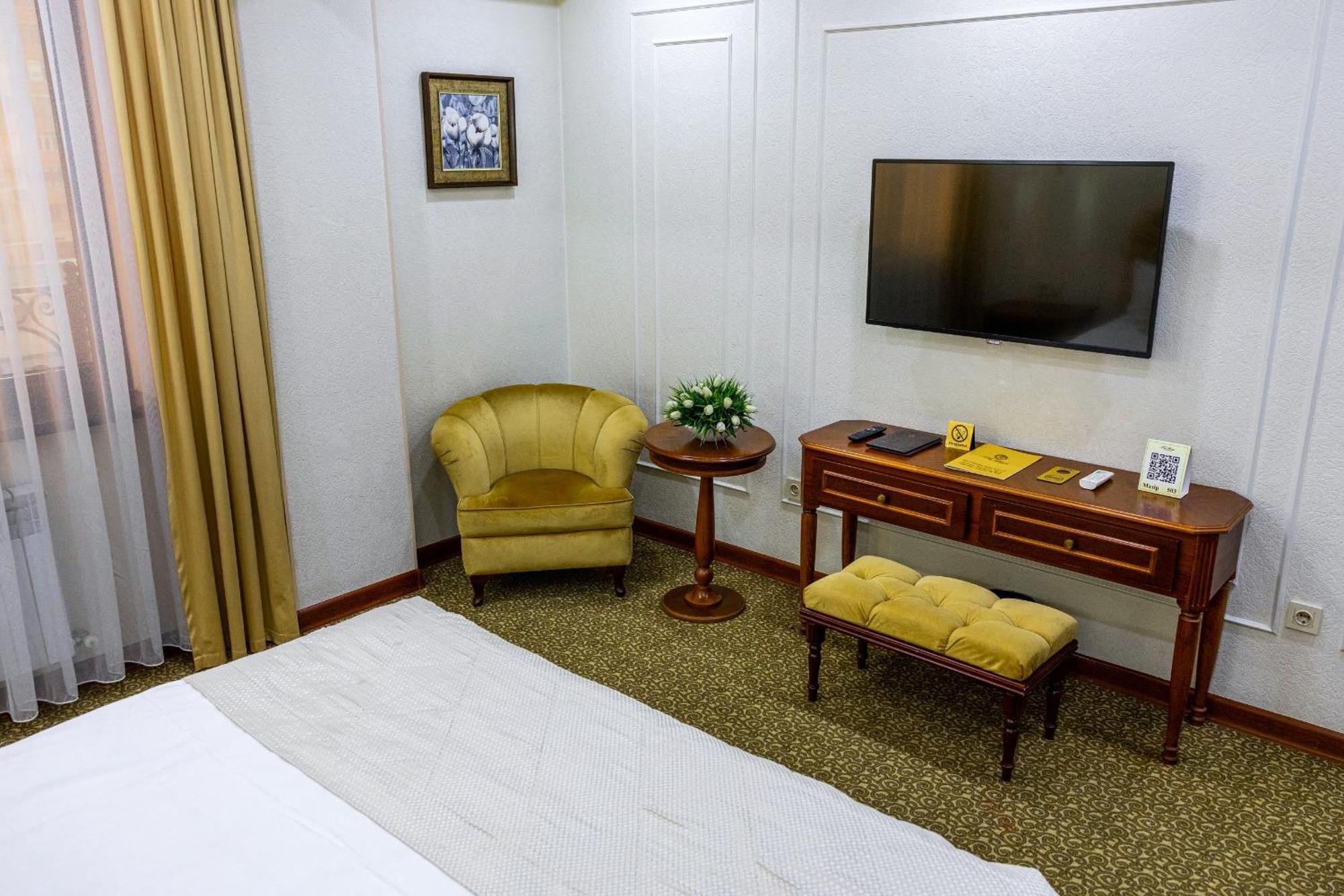 Plaza Hotel Alma-Ata Kamer foto