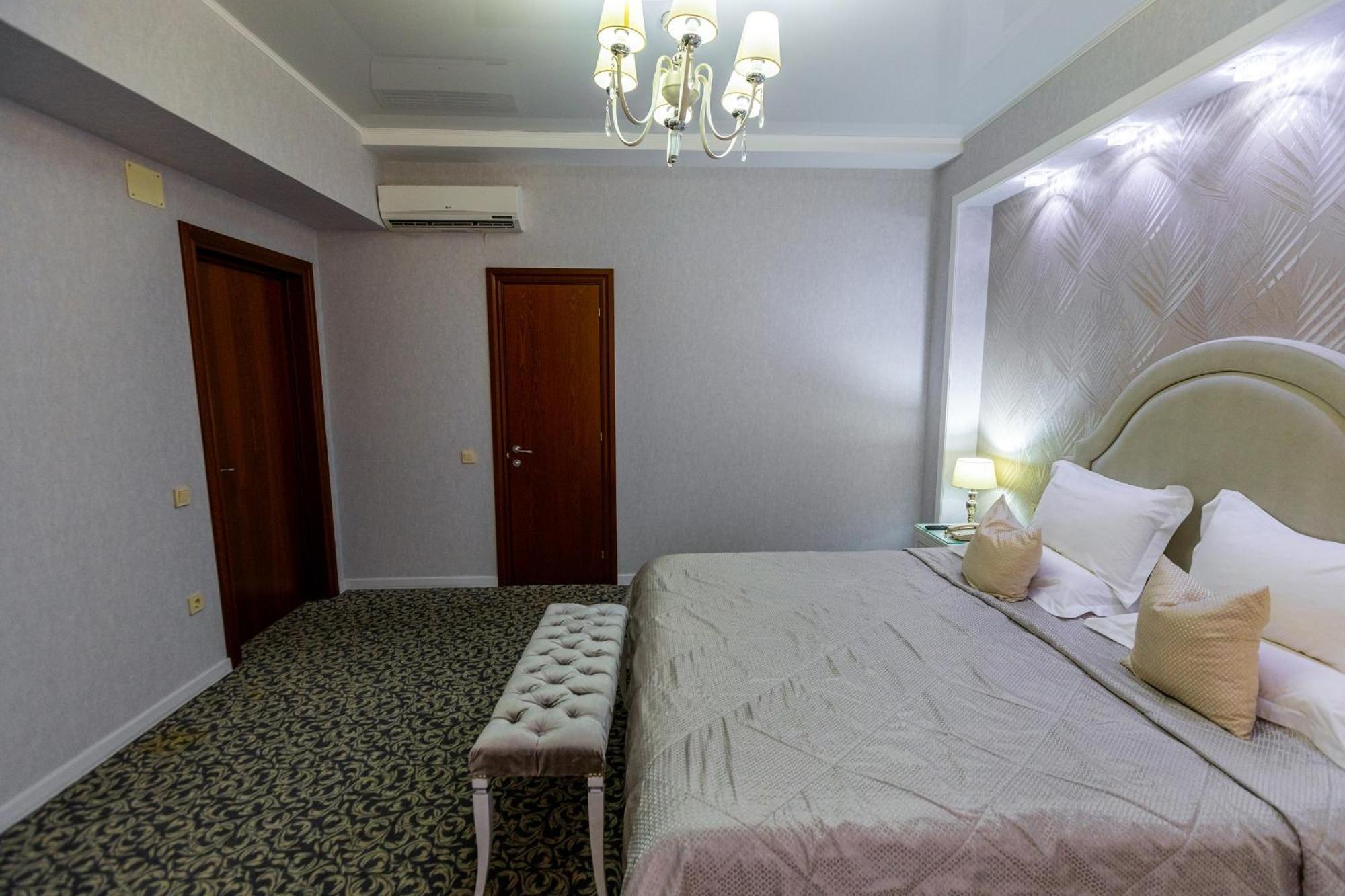 Plaza Hotel Alma-Ata Kamer foto