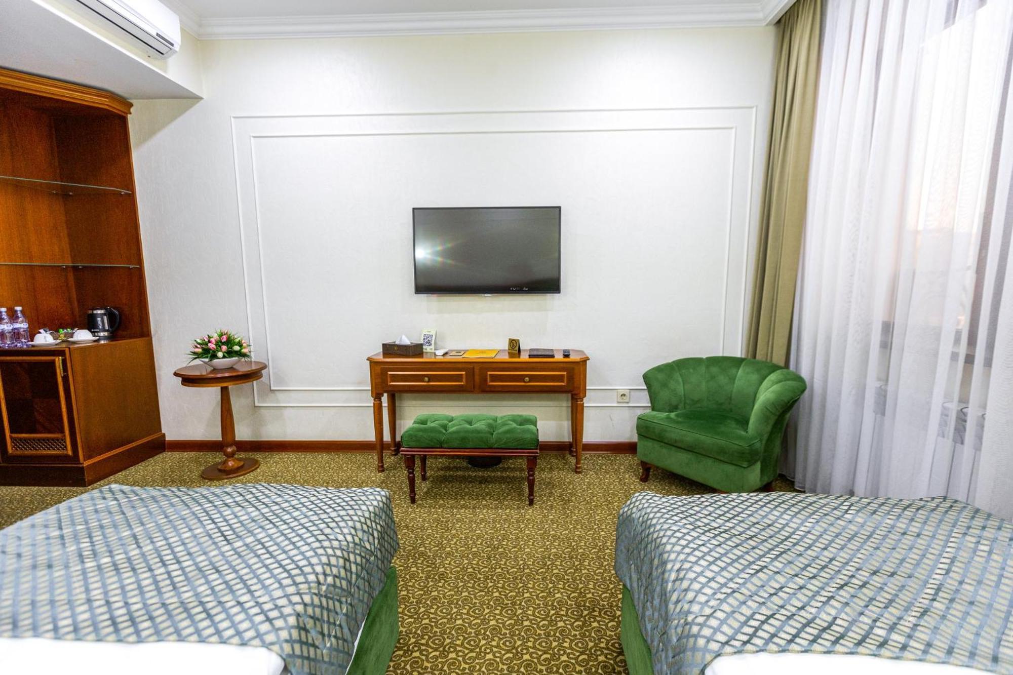 Plaza Hotel Alma-Ata Kamer foto