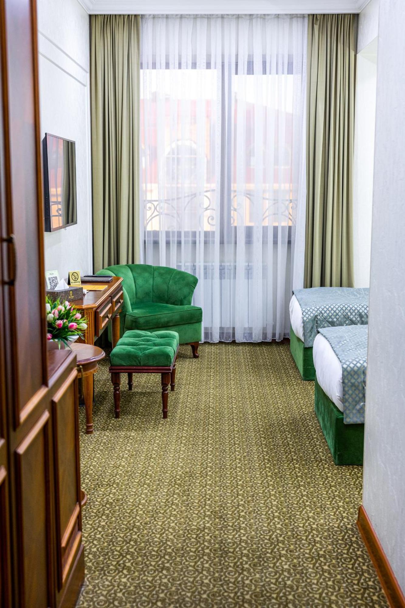 Plaza Hotel Alma-Ata Kamer foto