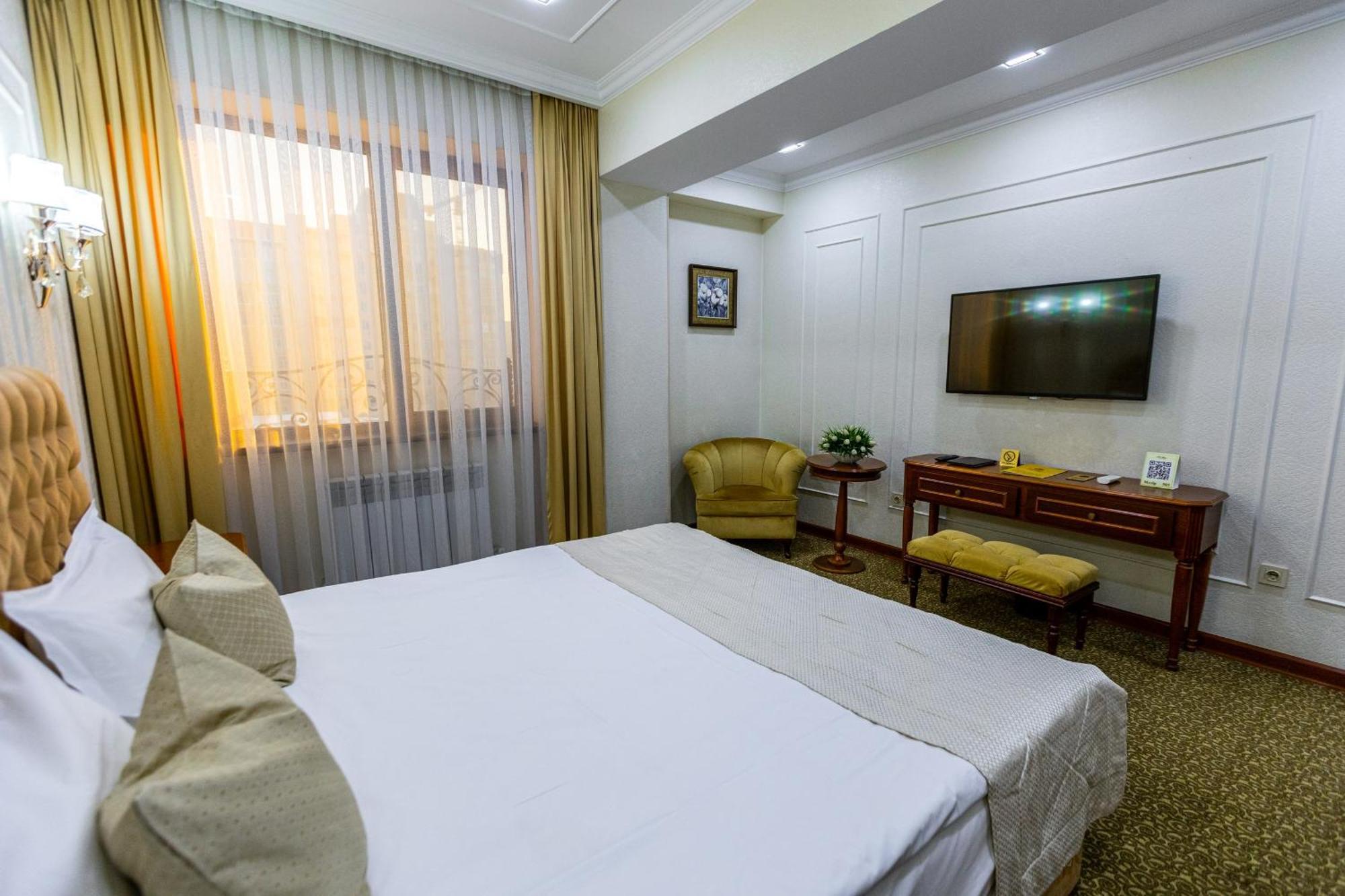 Plaza Hotel Alma-Ata Kamer foto
