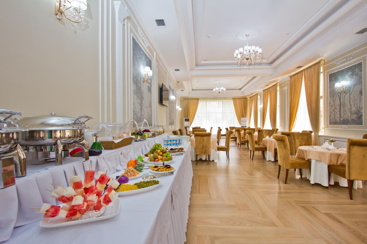 Plaza Hotel Alma-Ata Buitenkant foto